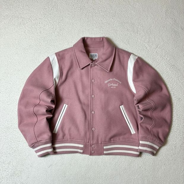 마리떼프랑소와저버 핑크 스냅버튼 크롭 바시티 자켓 PN7635