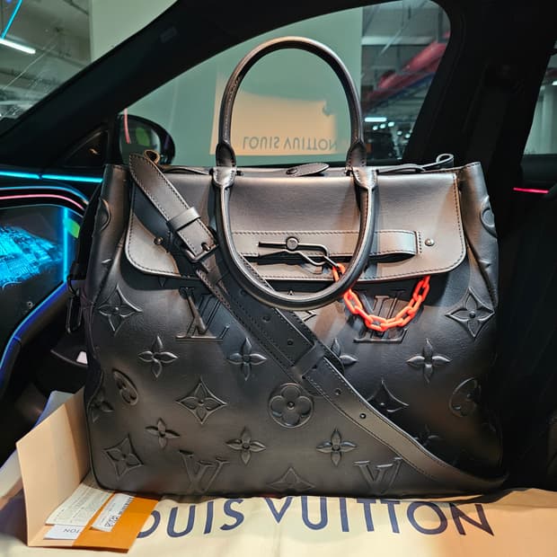 루이비통 버질아블로 엠보싱 입체 키폴 토트백 주황체인 (새상품)