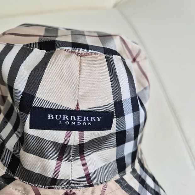 버버리정품 나일론 모자 