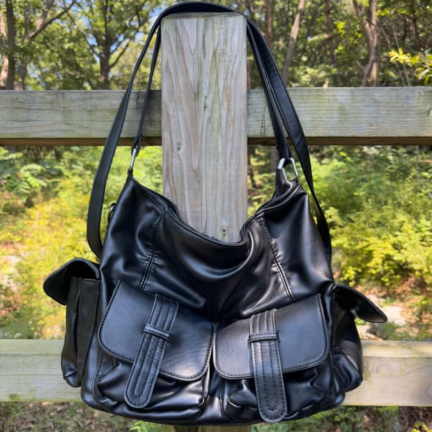 “Unknown” Y2K Multi Pocket Black Bag