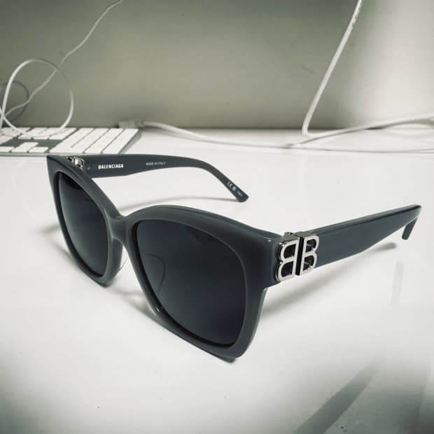 발렌시아가 선글라스 BB0102SA