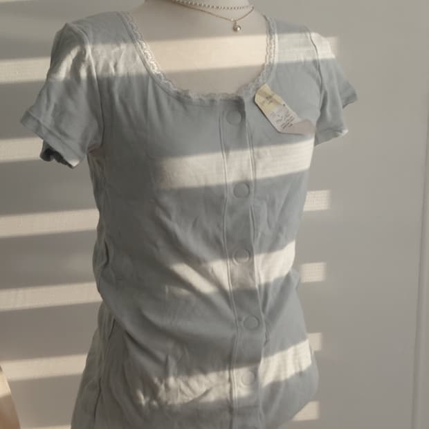 [일본빈티지] 하늘색 레이스 카라 버튼 반팔 티셔츠 텍있음