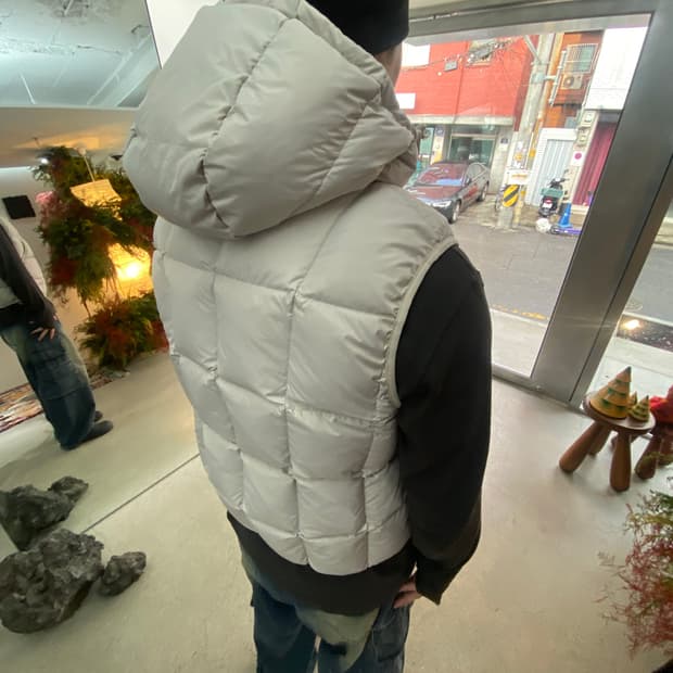 999휴머니티 구스 다운 패딩 베스트
