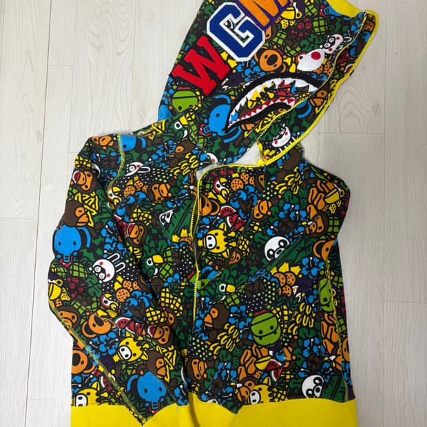 베이프 마일로 사파리 샤크후드집업 L 판매합니다