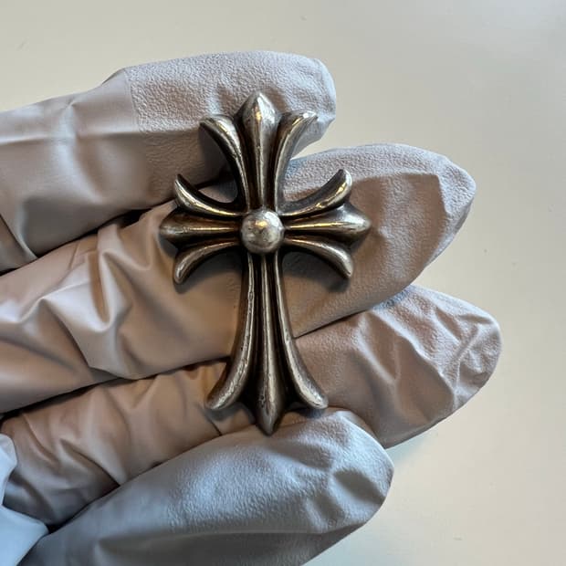 크롬하츠 스몰 크로스 펜던트