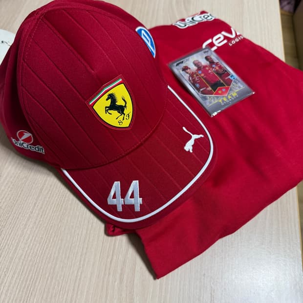 F1 페라리 해밀턴 2025 시즌 모자 + 티셔츠 (XL)