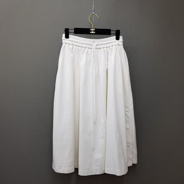 럭키마르쉐 2023 밴딩 플레어 스커트 s사이즈