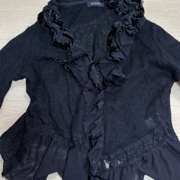 러플 니트 가디건