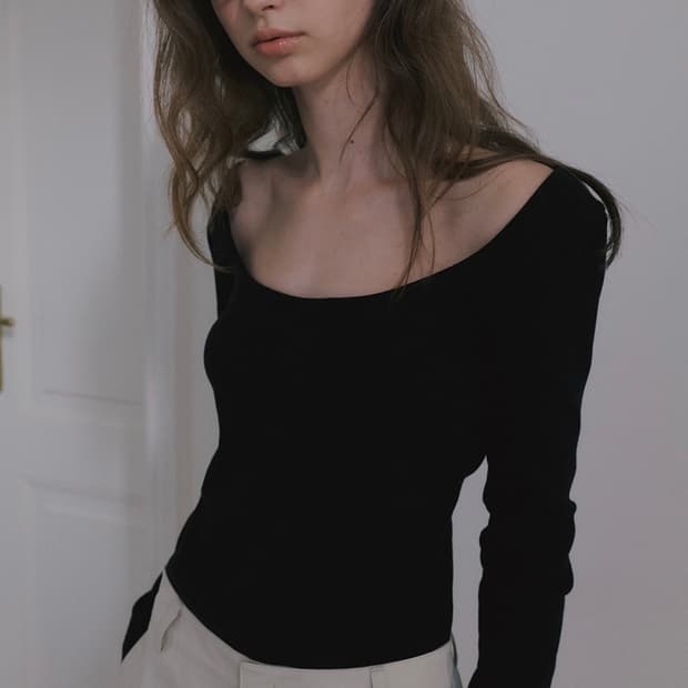 (새상품) 오버듀플레어 스쿱넥 티셔츠 블랙