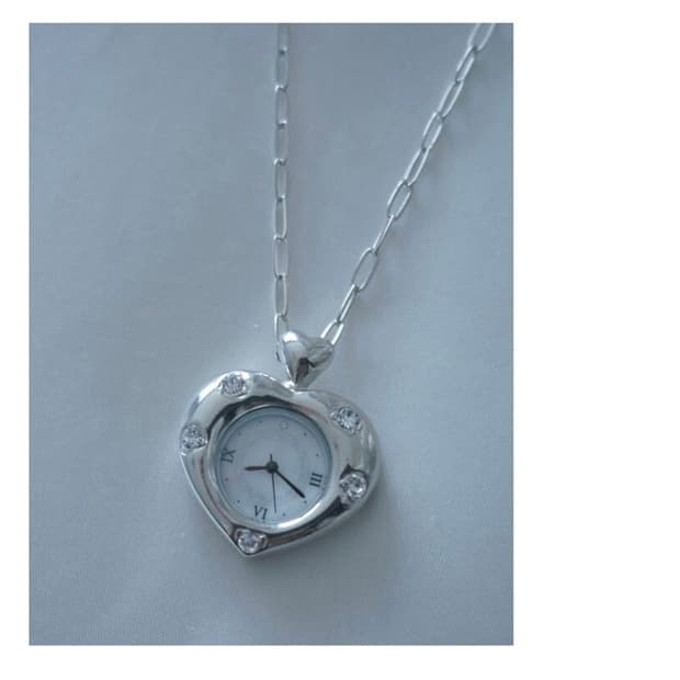 이이이스페이스 하트 시계 목걸이