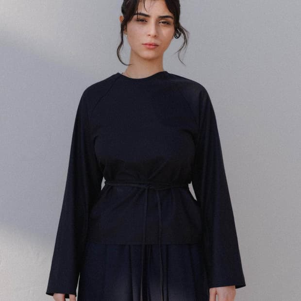 [XS,S,M]베이스레인지 25fw Apron 랩 롱 슬리브리스 탑/블랙