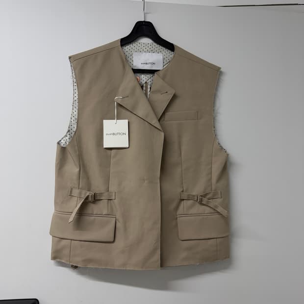 푸시버튼 베이지 핀턱 베스트 (새제품)