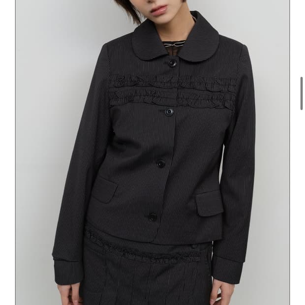 타입서비스Striped Ruffled Strap Jacket Black