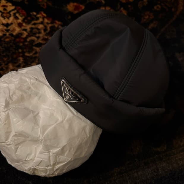정품 프라다 패딩모자