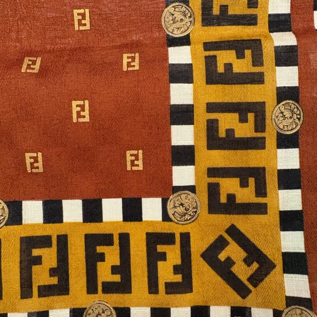 펜디 주카 로마 1925 실크 미니스카프