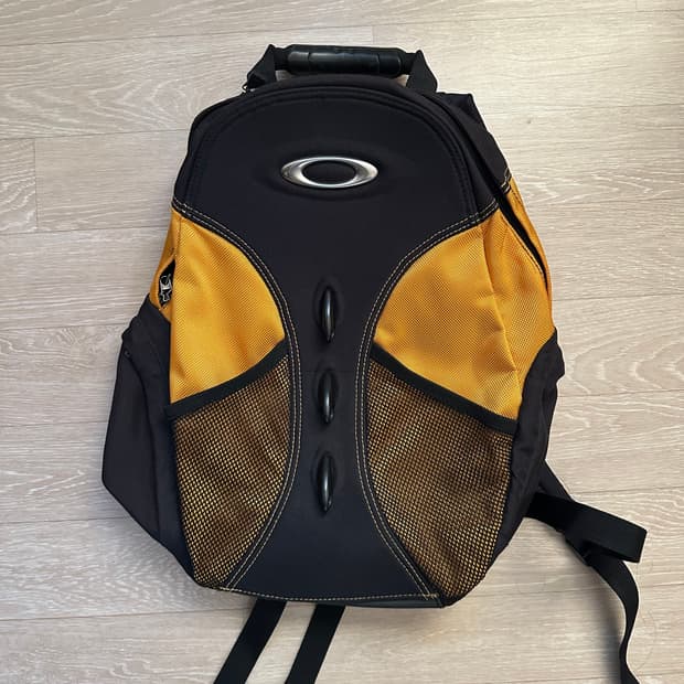 오클리 빈티지 옐로우 백팩