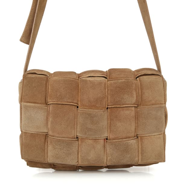 보테가베네타 패디드 패딩 카세트백 스웨이드 크로스 591970