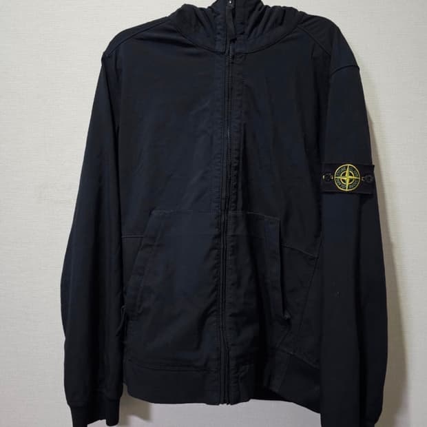 [정품] 스톤아일랜드 바람막이