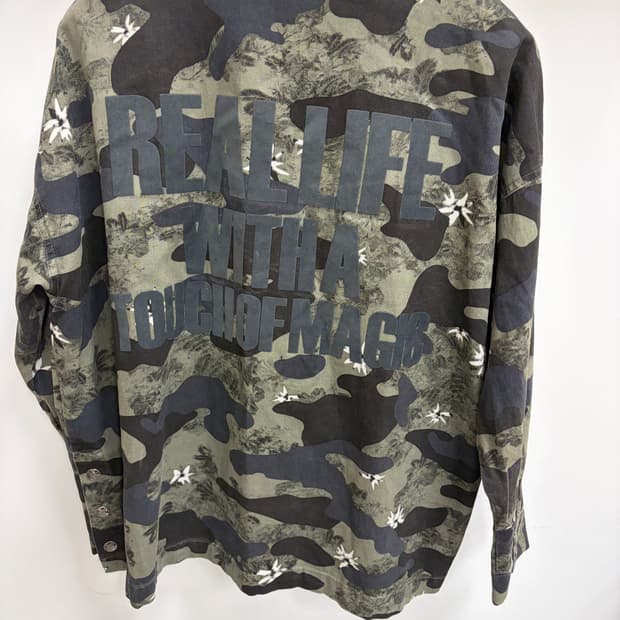 레터링 포인트 카무 셔츠형 자켓 