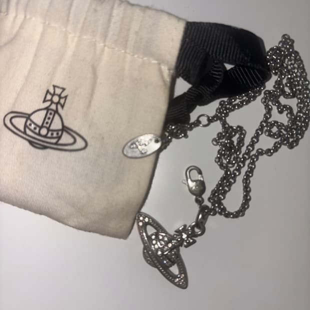 비비안 웨스트우드 미니 바스 릴리프 목걸이