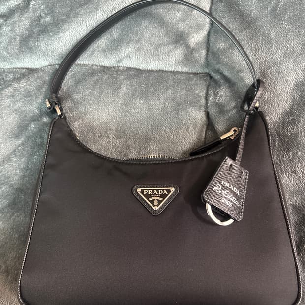 프라다 2005 리에디션 리나일론 호보백