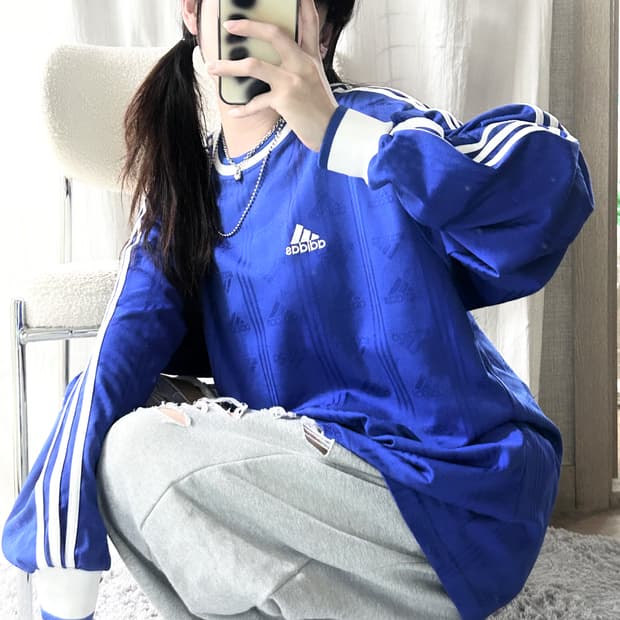 아디다스 90‘s 로고패턴 삼선 롱슬리브