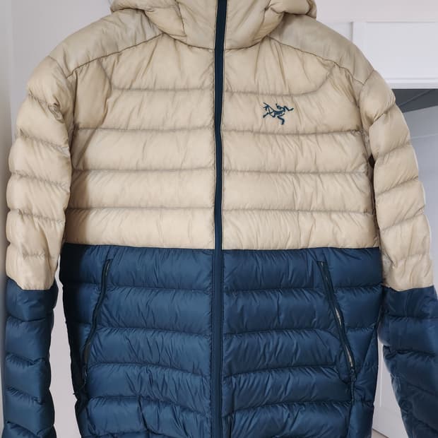 아크테릭스 세륨 패딩 M 사이즈 새상품급 팝니다