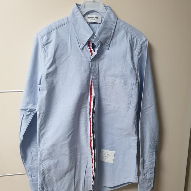 [여성] 톰브라운 삼선 옥스포드 셔츠 하늘색