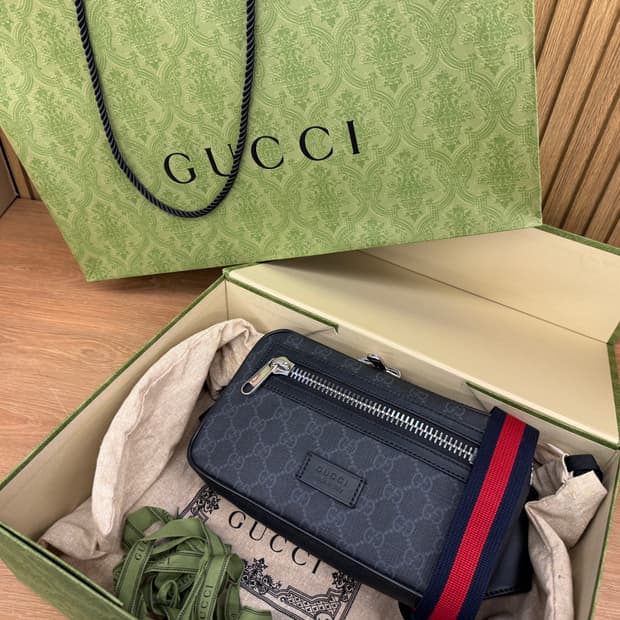 구찌 GG 수프림 벨트백 백화점판