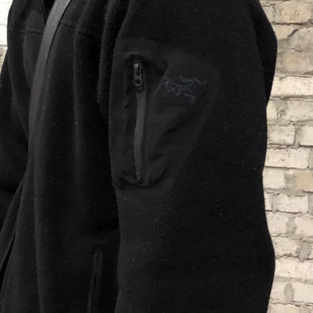 아크테릭스 커버트 후디 m 블랙 판매합니다