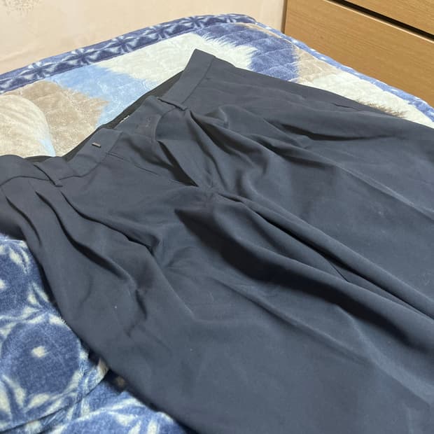 [34] 무탠다드 턱 와이드 슬랙스 네이비 판매합니다.