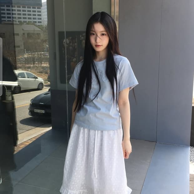 [새상품] 플라워 패치 반팔티셔츠