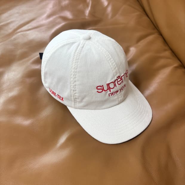 슈프림 6패널 볼캡 모자 고어텍스 클래식 로고 내츄럴 화이트