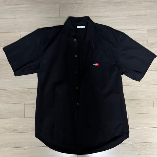 발렌시아가 블랙 반팔 셔츠 36사이즈