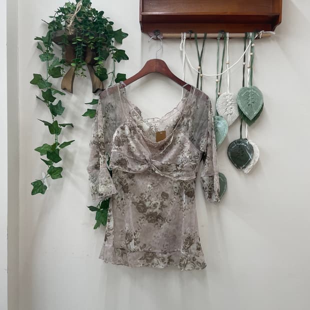 고전 로사체리맛 장미 패턴 프릴 시스루 블라우스