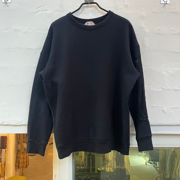 N21 블랙 레이스 슬리브 스웻 셔츠 38