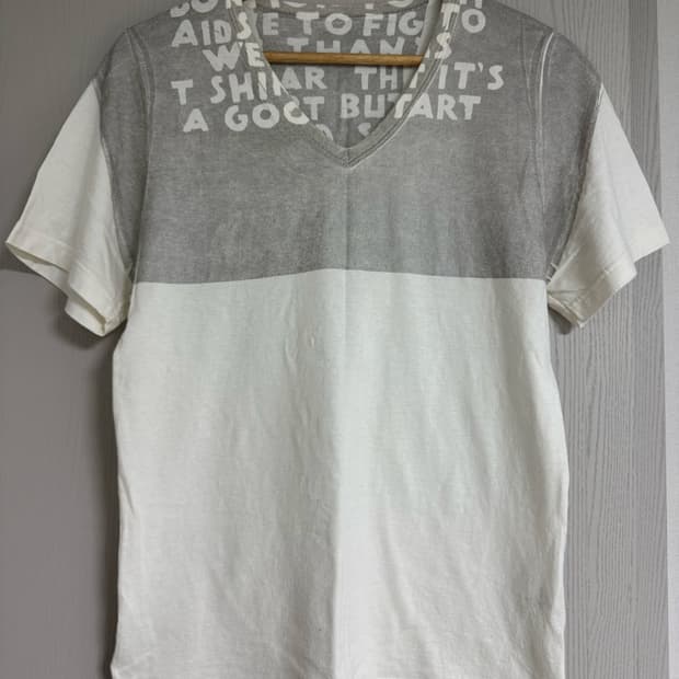 마틴 마르지엘라 13SS AIDS Tee V넥 투톤 반팔 티셔츠