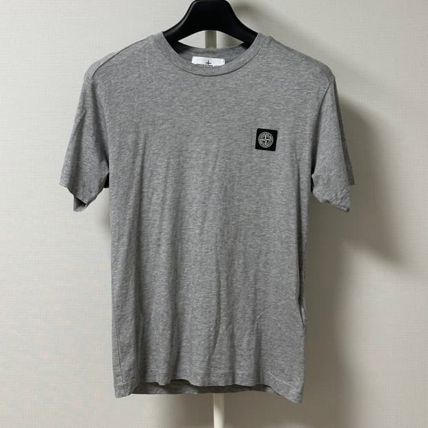[S] 22FW 스톤아일랜드 패치 로고 반팔 티셔츠 그레이