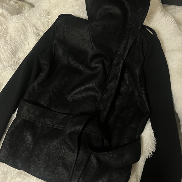 A|X 아르마니익스체인지 블랙퍼 무스탕