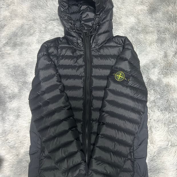 [새상품급] 24fw 스톤아일랜드 룸우븐 경량패딩 블랙 L