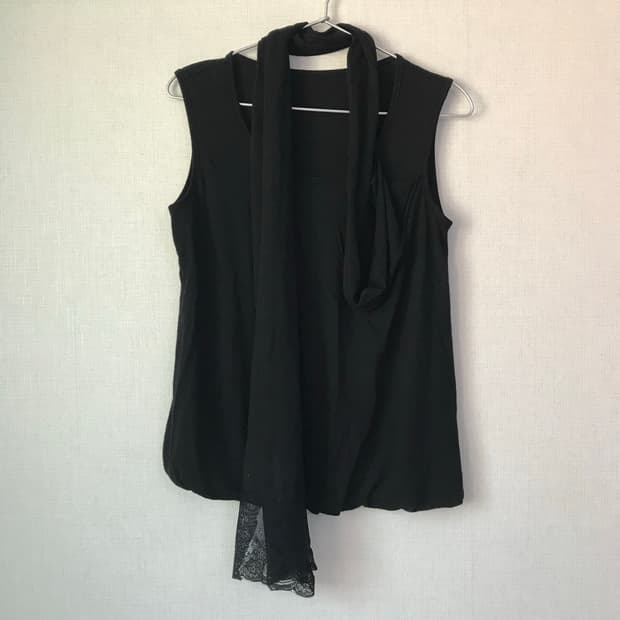 Scarf layered sleeveless top
