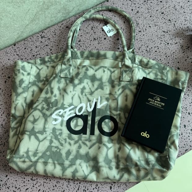 [ 구매글/삽니다 ] 알로 요가 서울 에코백 가방 구해요