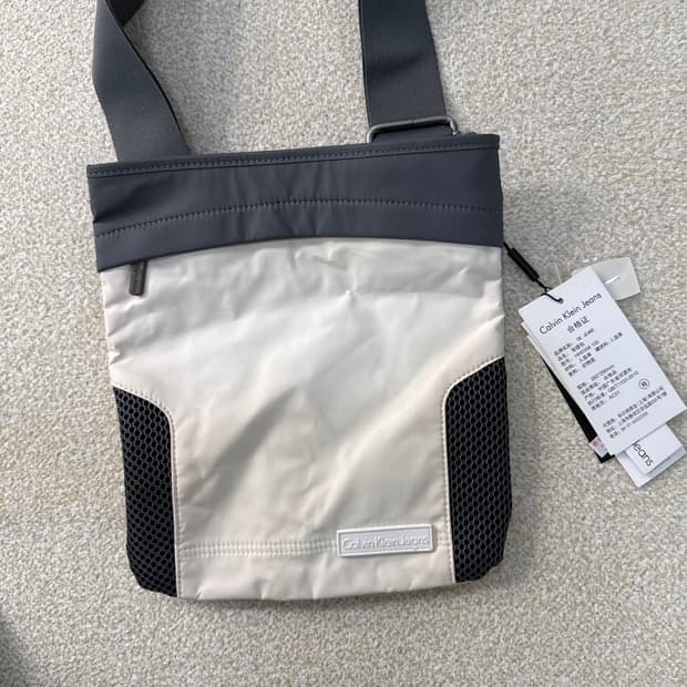 새상품 켈빈클라인 크로스백 0223T