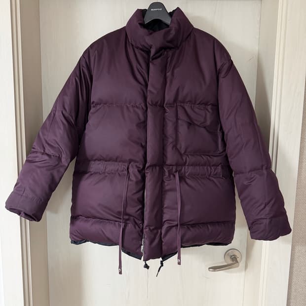 비긴202 리버시블 구스다운 캡틴선샤인 익스페디션 모티브 패딩