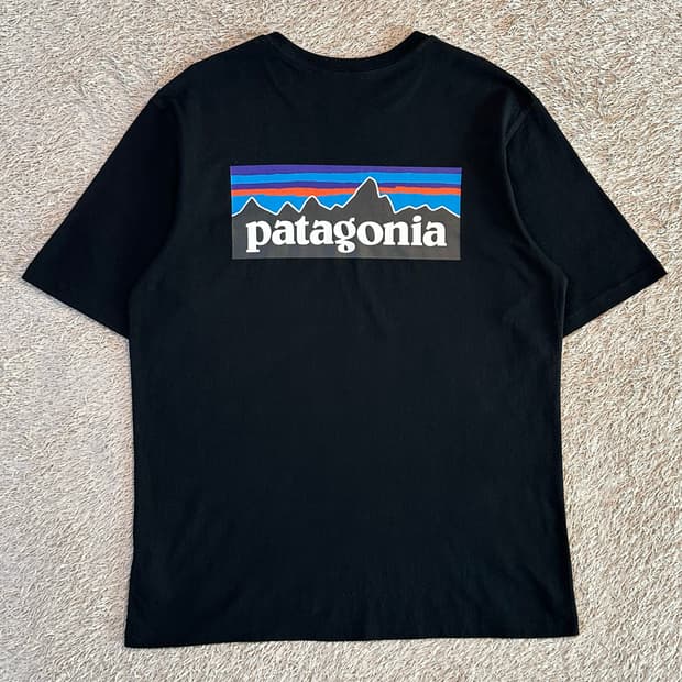 파타고니아 PATAGONIA 백프린팅 반팔 티셔츠 블랙