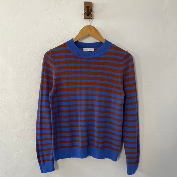 COS 스트라이프 니트 
