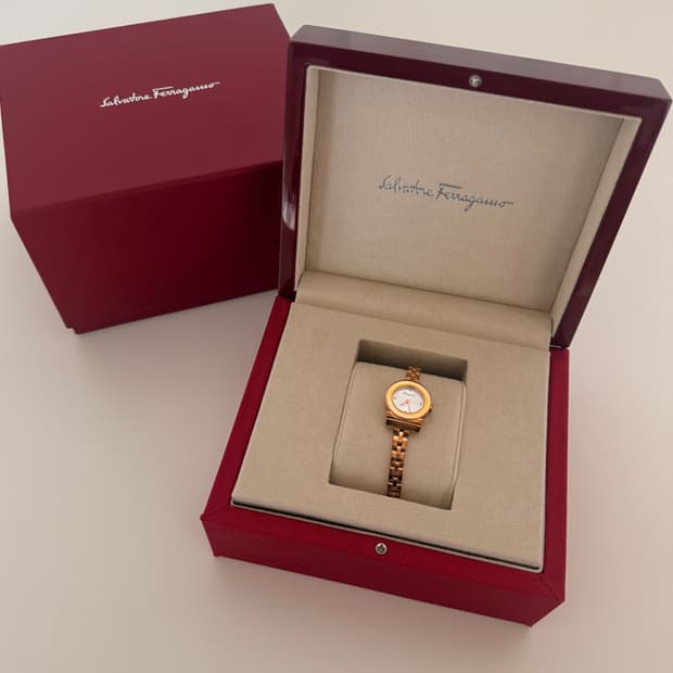 페라가모 (Salvatore Ferragamo) 간치니 로즈골드 메탈시계