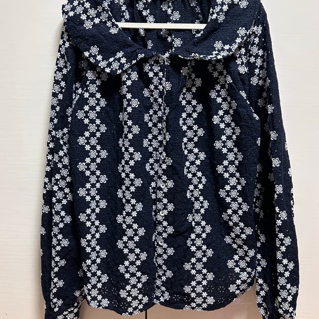 나인온스 꽃무늬 네이비 블라우스 L