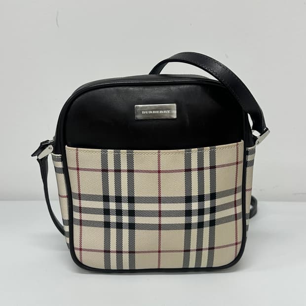 버버리 체크 메탈 로고 카메라백 크로스백
