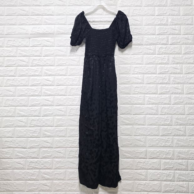 앤아더스토리즈 블랙 퍼프 소매 롱 원피스